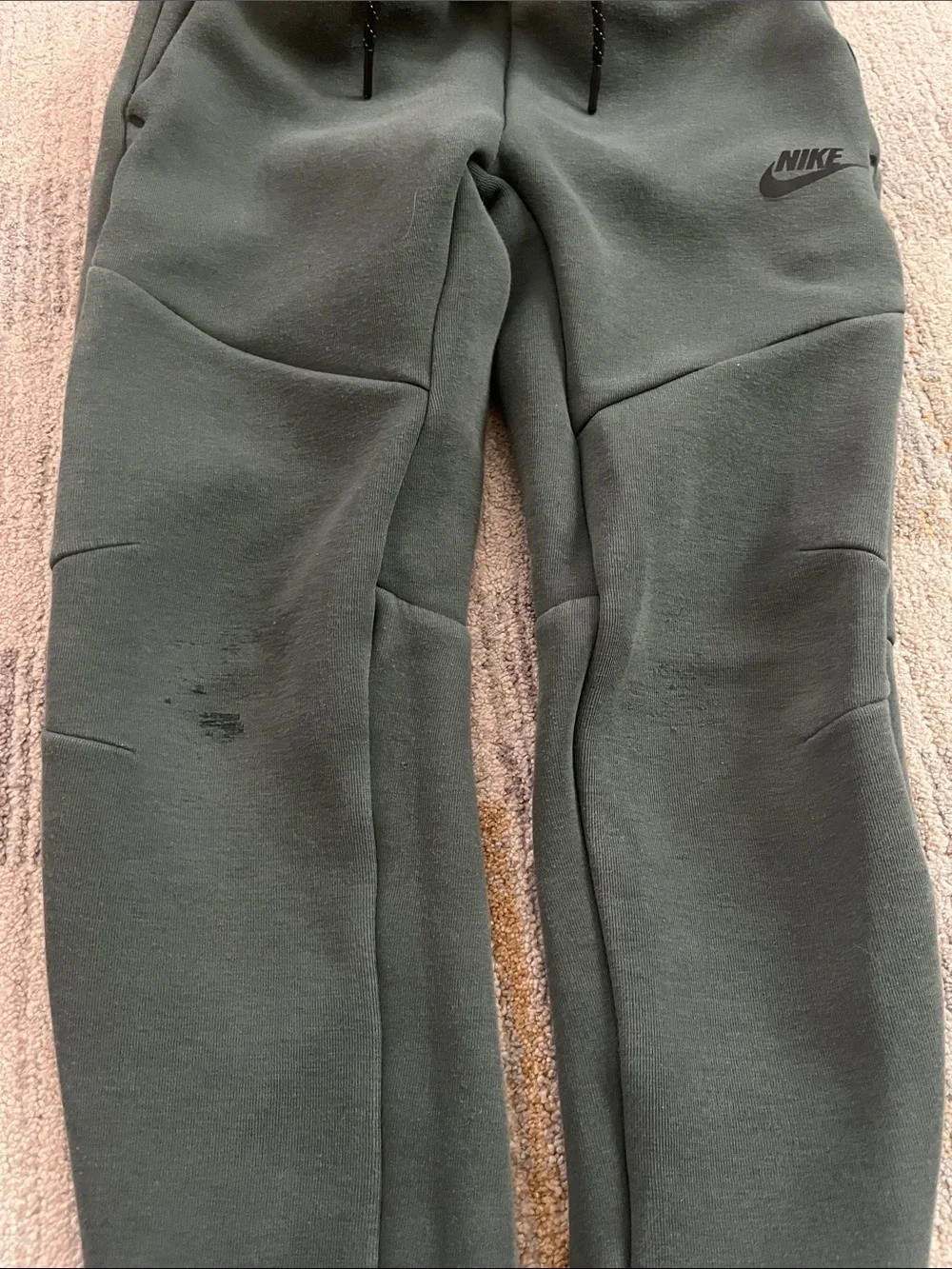 Nike tech fleece jogger pants kids Small s boys 7/8 green black shirt preowned